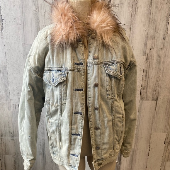 American Eagle Outfitters Jackets & Blazers - Denim jacket by “American eagle outfitters” size medium